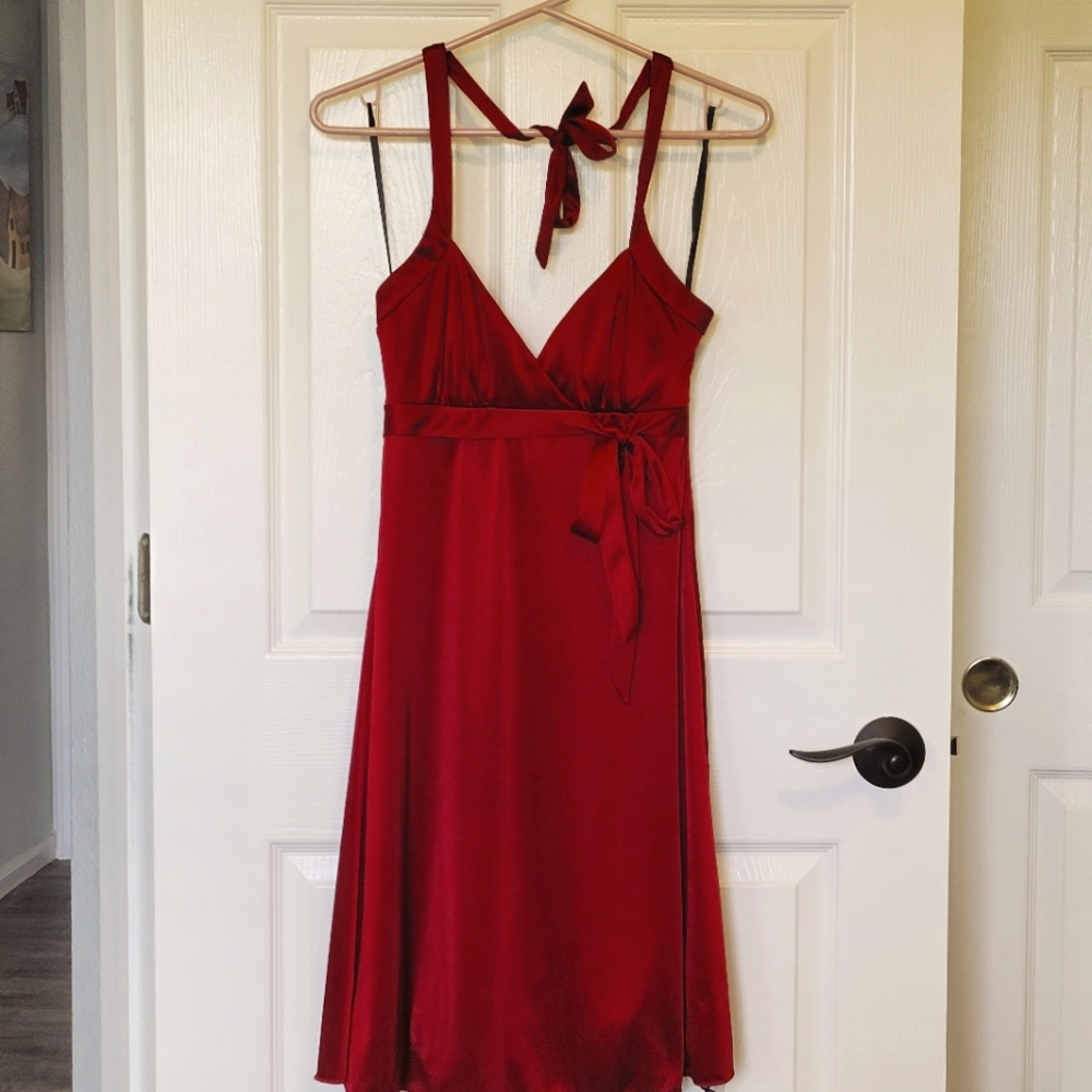 BCX Crimson Cocktail Dress w/Tie back Halter